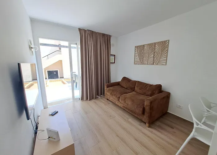 Alisios Con Terraza Y Piscina アパート コラレホ