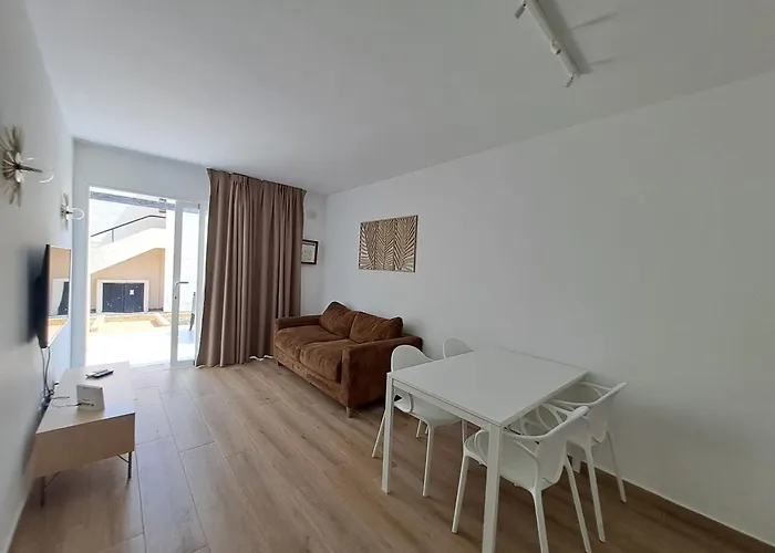 Alisios Con Terraza Y Piscina コラレホ